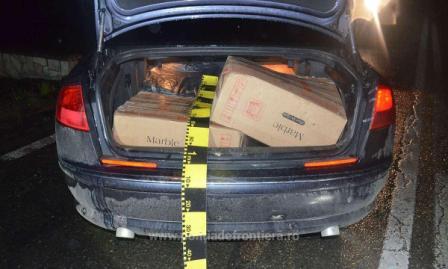 Focuri de armă și peste 10.000 pachete cu țigări de contrabandă confiscate