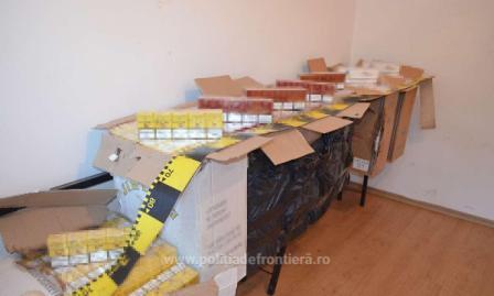 Țigări confiscate de poliţiştii de frontieră, la Vicovu de Sus şi Straja