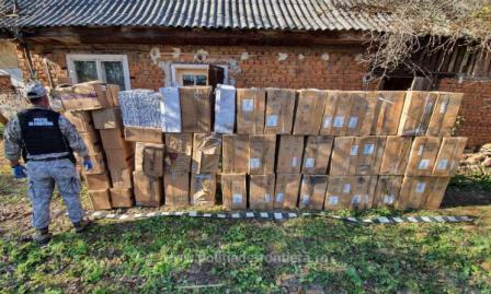 Peste 33.000 pachete cu ţigări confiscate în urma a unsprezece percheziţii în Maramureş