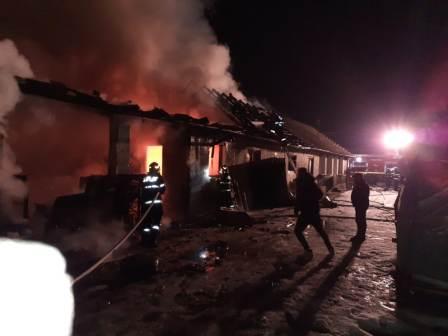 Interventie pentru stingerea unui incendiu care a cuprins o casă de locuit din localitatea Nima