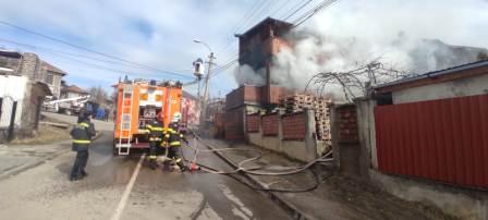 Incendiu care a cuprins o casă de pe strada Vrancea din Cluj-Napoca