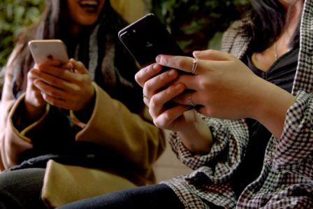 Telefoanele mobile ar putea cauza Alzheimer, potrivit unor studii