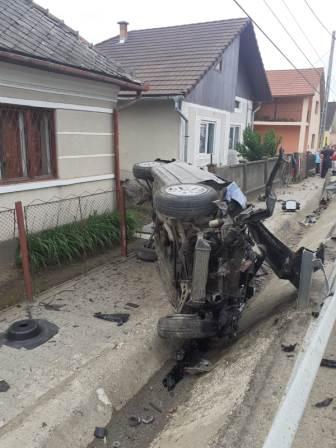 Accident rutier petrecut în localitatea Șomcutu Mic, unde un tânăr era seminconștient lângă autoturism