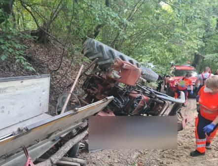 Intervenție în urma răsturnării unui tractor în Băbdiu, cu decesul unei persoane