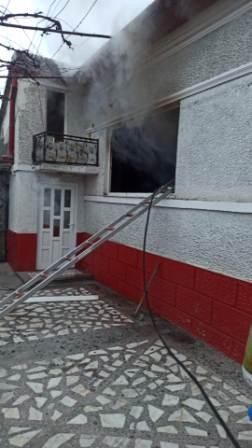 Incendiu la no casă de locuit din localitatea Apahida, unde incendiu se manifesta la o cameră