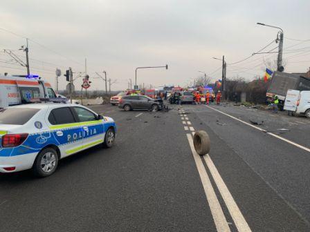 Accident rutier grav petrecut în localitatea Jucu, unde în accident sunt implicate un autocamion și două autoturisme