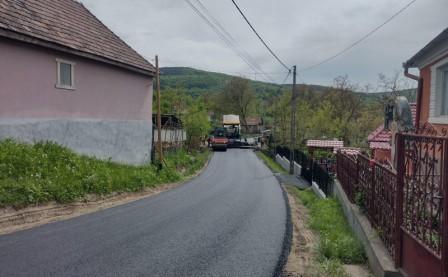 Consiliul Județean a demarat lucrările de asfaltare pe DJ 161D Ceaba – Cutca – Sânmărtin – DJ 109C