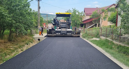 S-a finalizat lucrările de asfaltare pe drumul județean DJ 161Z Petea – Legii – Geaca