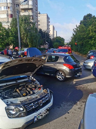 Intervenție la un accident rutier petrecut pe strada Arinilor